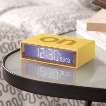 Afbeelding in Gallery-weergave laden, Flip Clock Rcc Rubber geel oplaadbaar
