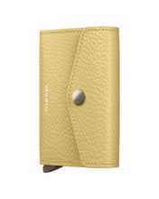 Afbeelding in Gallery-weergave laden, Secrid envelope wallet pebble butter yellow
