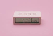Afbeelding in Gallery-weergave laden, Lexon Flip+ Clock Pink

